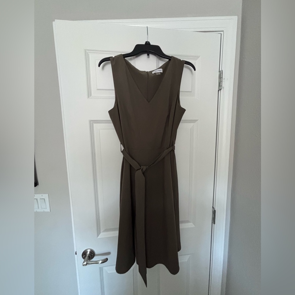 Elegant Olive Green Sleeveless Dress